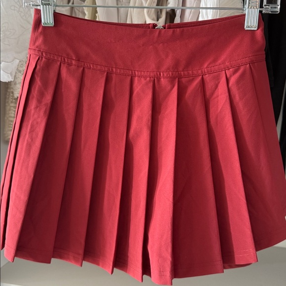 Red Pleated Mini Skirt - Picture 4 of 6